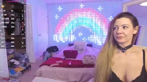 Snapshot of laylaa_dreams chatting on 29, 10, 2025 Laylaa Dreams online show from 29, 10, 2025