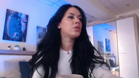 Snapshot of laylacruz chatting on 5, 3, 2025 laylacruz online show from 5, 3, 2025