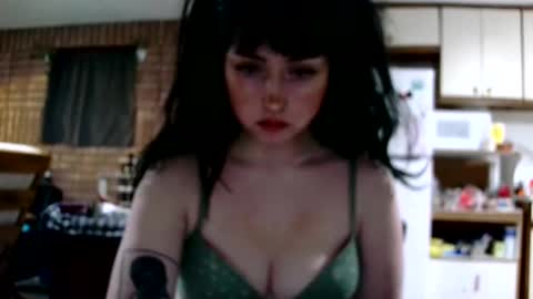 Snapshot of laylakills chatting on 9, 12, 2024 Layla Kills online show from 9, 12, 2024