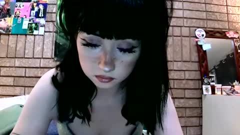 Snapshot of laylakills chatting on 6, 2, 2025 Layla Kills online show from 6, 2, 2025