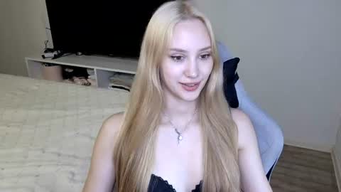 Snapshot of laylapretty001 chatting on 8, 7, 2026 LaylaPretty001 online show from 8, 7, 2026