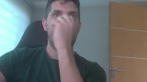 Snapshot of leabateria chatting on 12, 11, 2025 leowolf online show from 12, 11, 2025