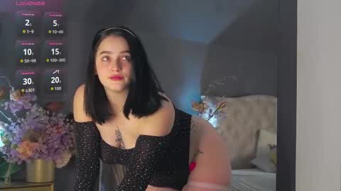 Snapshot of leah_brooks chatting on 6, 11, 2025 Dia online show from 6, 11, 2025