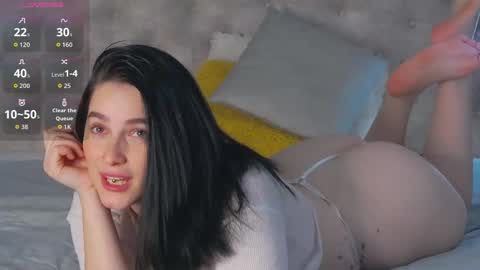 Snapshot of leah_brooks chatting on 19, 11, 2025 Dia online show from 19, 11, 2025