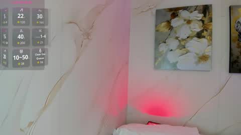 Snapshot of leah_naughty4u chatting on 7, 4, 2026 LEAH online show from 7, 4, 2026