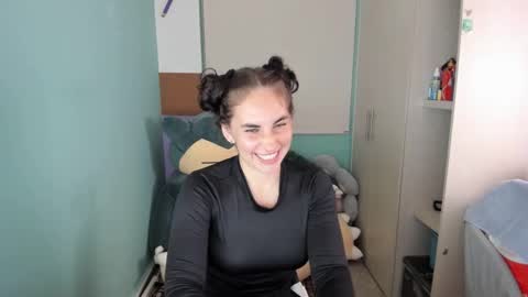 Snapshot of leah_sm chatting on 16, 1, 2025 Laura online show from 16, 1, 2025