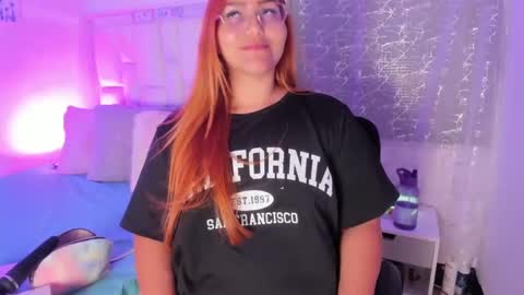 Snapshot of leahbarker chatting on 14, 11, 2025 Leah online show from 14, 11, 2025