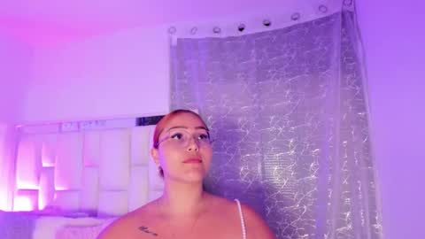 Snapshot of leahbarker chatting on 3, 12, 2025 Leah online show from 3, 12, 2025