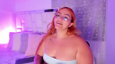 Snapshot of leahbarker chatting on 5, 12, 2025 Leah online show from 5, 12, 2025