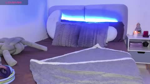   online show from 19, 9, 2025