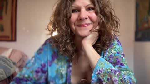 Snapshot of leahsparkles chatting on 12, 12, 2024 Leah Sparkles online show from 12, 12, 2024