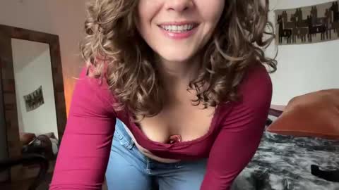 Snapshot of leahsparkles chatting on 8, 11, 2025 Leah Sparkles online show from 8, 11, 2025