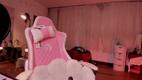 Snapshot of leamelie chatting on 12, 3, 2025 Amelia Black OF AMELIABLACK666 I lost all my thumbs up help me to get 80 online show from 12, 3, 2025