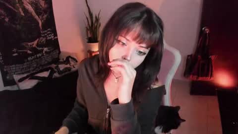 Snapshot of leamelie chatting on 11, 9, 2025 Amelia Black OF AMELIABLACK666 I lost all my thumbs up help me to get 80 online show from 11, 9, 2025