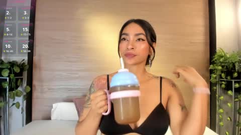 Snapshot of leamonroe__ chatting on 7, 6, 2026 Hey Im Lea online show from 7, 6, 2026