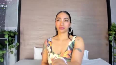 Snapshot of leamonroe__ chatting on 8, 6, 2026 Hey Im Lea online show from 8, 6, 2026
