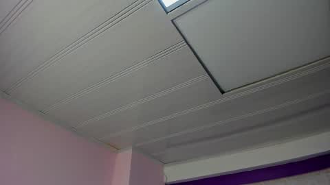 leamoreau__ online show from 18, 11, 2025