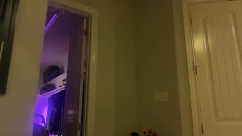 leanneluxecouple online show from 17, 2, 2026