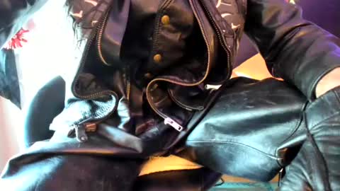 Snapshot of leatherdude69 chatting on 4, 2, 2025 leatherdude69 online show from 4, 2, 2025