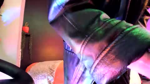 Snapshot of leatherdude69 chatting on 11, 2, 2025 leatherdude69 online show from 11, 2, 2025