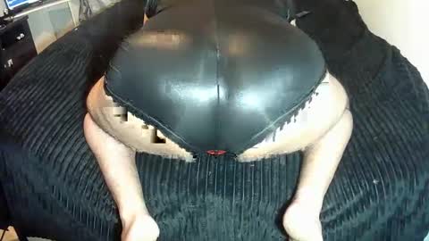 Snapshot of leatherman31 chatting on 25, 10, 2025 leatherman31 online show from 25, 10, 2025