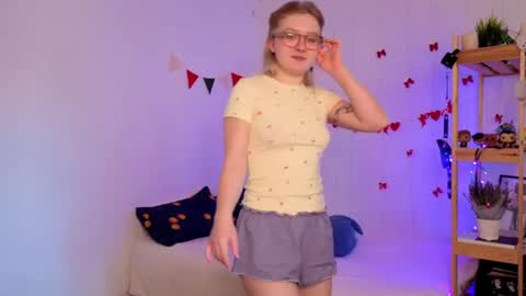 Snapshot of leazy_peasy chatting on 12, 6, 2026 Ellie online show from 12, 6, 2026