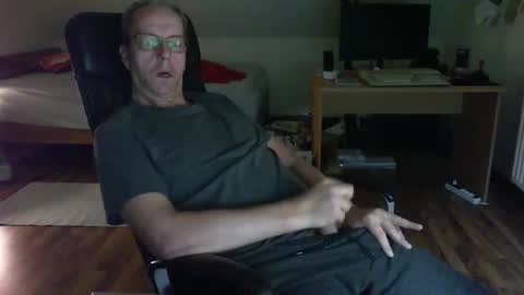 Snapshot of lefti27 chatting on 22, 12, 2024 Dave online show from 22, 12, 2024