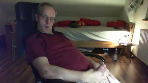 Snapshot of lefti27 chatting on 5, 1, 2025 Dave online show from 5, 1, 2025