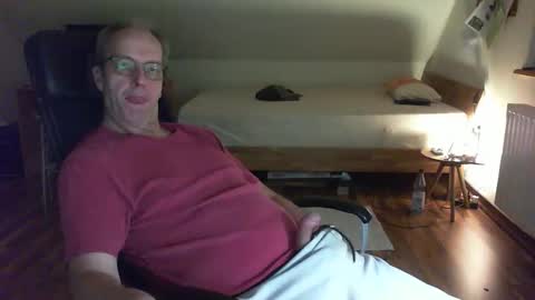 Snapshot of lefti27 chatting on 10, 1, 2025 Dave online show from 10, 1, 2025