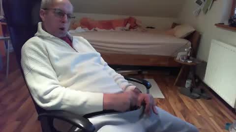 Snapshot of lefti27 chatting on 16, 2, 2025 Dave online show from 16, 2, 2025