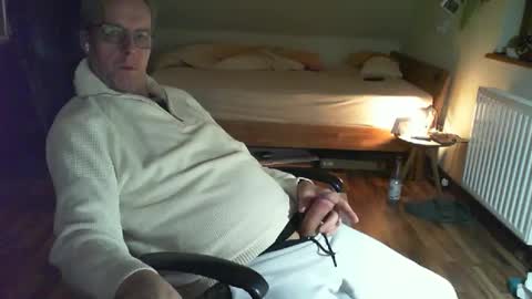 Snapshot of lefti27 chatting on 21, 2, 2025 Dave online show from 21, 2, 2025