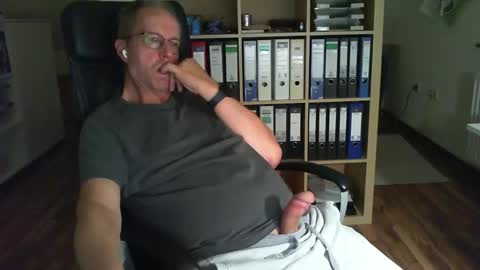 Snapshot of lefti27 chatting on 23, 9, 2025 Dave online show from 23, 9, 2025