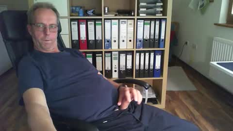 Snapshot of lefti27 chatting on 9, 10, 2025 Dave online show from 9, 10, 2025