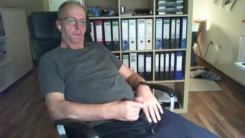 Snapshot of lefti27 chatting on 14, 10, 2025 Dave online show from 14, 10, 2025