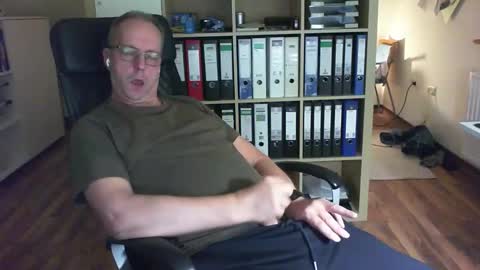 Snapshot of lefti27 chatting on 16, 10, 2025 Dave online show from 16, 10, 2025