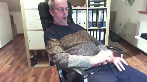 Snapshot of lefti27 chatting on 22, 11, 2025 Dave online show from 22, 11, 2025