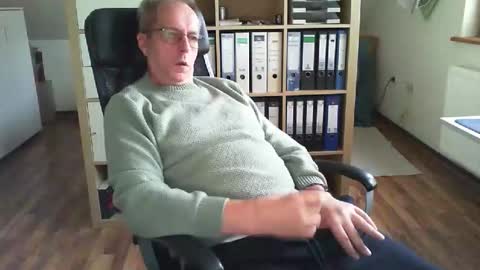 Snapshot of lefti27 chatting on 1, 12, 2025 Dave online show from 1, 12, 2025