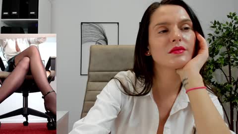 Elle  online show from 4, 12, 2024