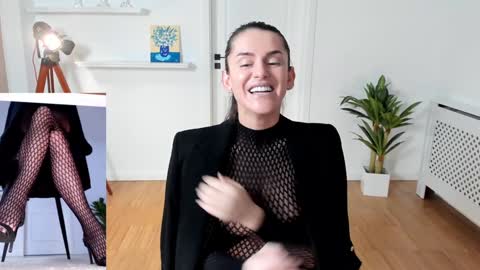 Elle  online show from 11, 1, 2025