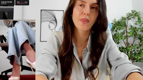 Elle  online show from 30, 1, 2025