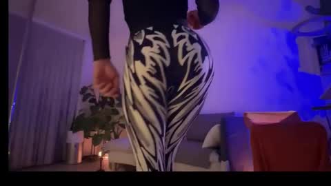 Snapshot of legsylegsinton chatting on 17, 12, 2025 legsylegsinton online show from 17, 12, 2025