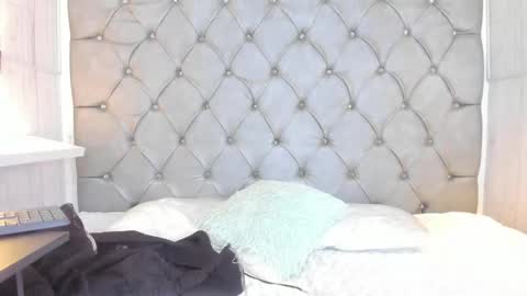 LEIGH ANGELS online show from 3, 1, 2025