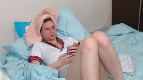 leila_bambi online show from 13, 2, 2025