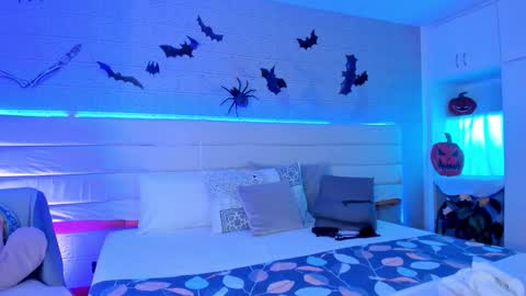   online show from 1, 11, 2025