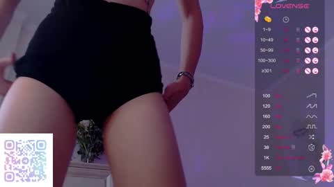 Snapshot of leilavanillla chatting on 30, 11, 2025 Leila online show from 30, 11, 2025