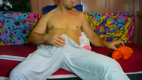 Snapshot of lemao77 chatting on 2, 3, 2025 SEX MASTER online show from 2, 3, 2025