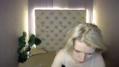 Snapshot of lena_paulles chatting on 13, 12, 2024 Lena online show from 13, 12, 2024