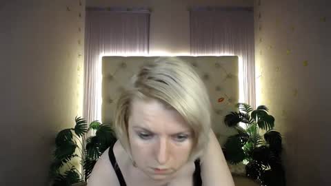 Snapshot of lena_paulles chatting on 27, 12, 2024 Lena online show from 27, 12, 2024