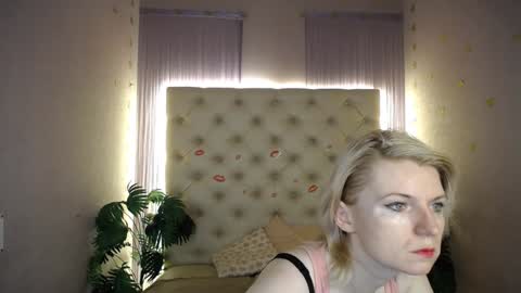 Snapshot of lena_paulles chatting on 30, 12, 2024 Lena online show from 30, 12, 2024