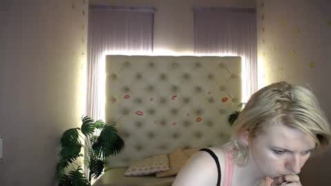 Snapshot of lena_paulles chatting on 30, 12, 2024 Lena online show from 30, 12, 2024